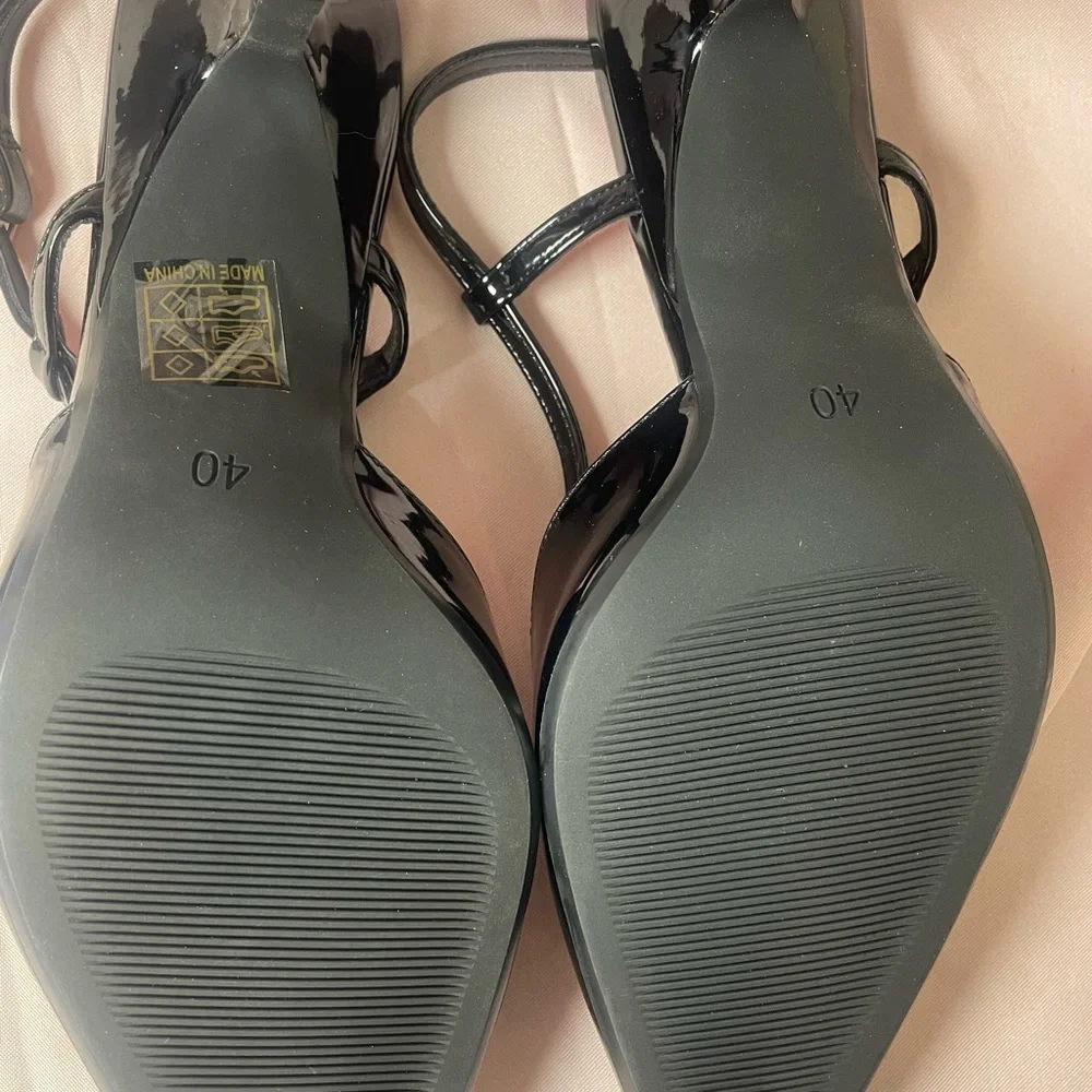 Pointed Toe Black Slingback Heels - Picture 6 of 6